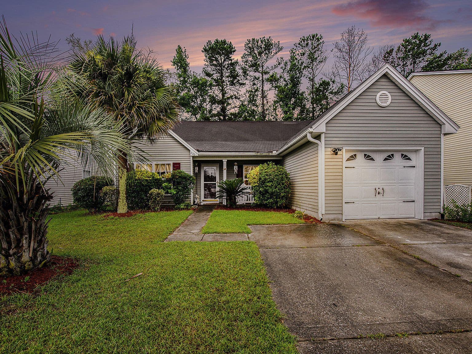 270 Avonshire Dr, Summerville